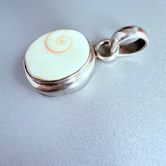 Gomati Shiva Eye Chakra Natural Shell Sterling Silver 925 Pendant Charm 1.2" - Picture 3 of 8
